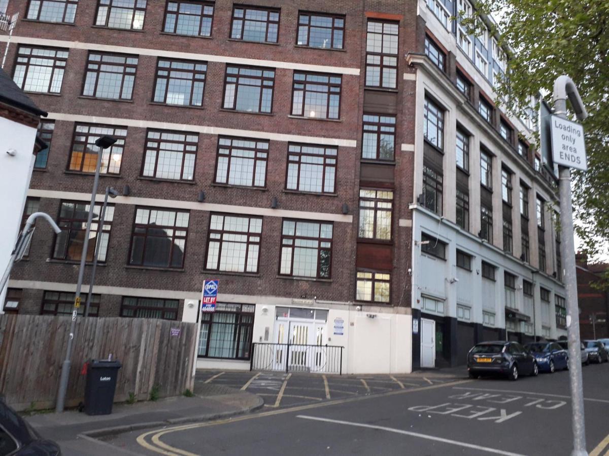 Luxury And Stylish 2 Bedroom Apartment With En-Suite Luton  Eksteriør bilde